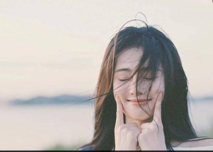 岁生日美照默默许愿幸福感十足!mg不朽情缘游戏平台白鹿晒31(图2) 岁生日美照默默许愿幸福感十足!mg不朽情缘游戏平台白鹿晒31(图2)